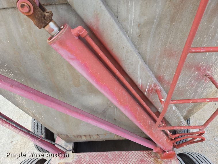 image for item DT4792 1969 Killebrew fertilizer tender trailer