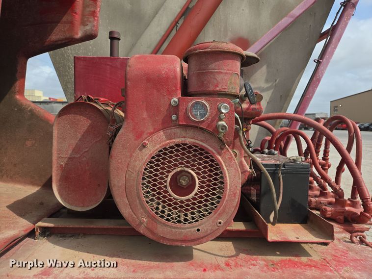 image for item DT4792 1969 Killebrew fertilizer tender trailer