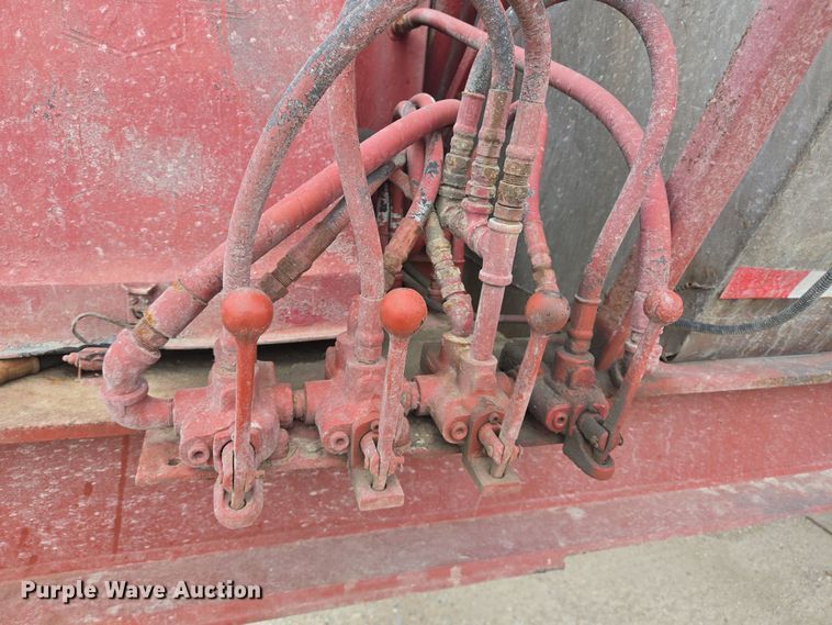 image for item DT4793 1974 Killebrew fertilizer tender trailer