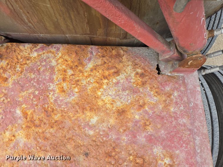 image for item DT4793 1974 Killebrew fertilizer tender trailer