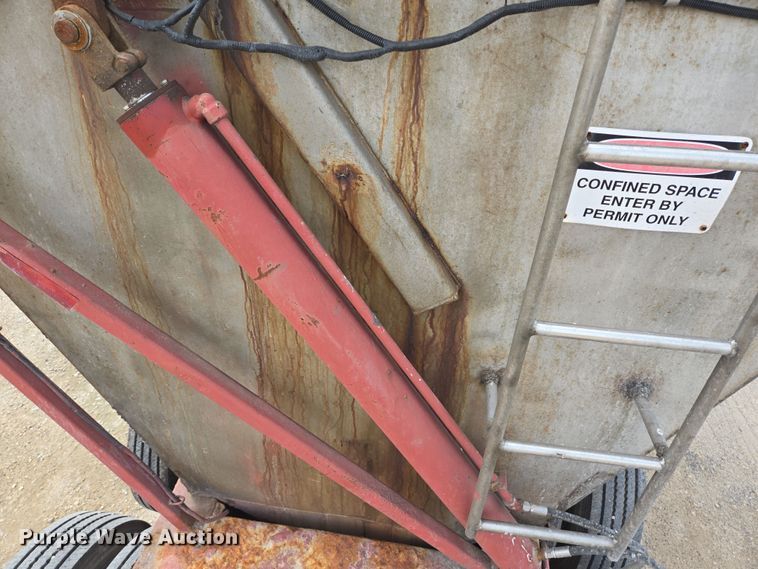 image for item DT4793 1974 Killebrew fertilizer tender trailer