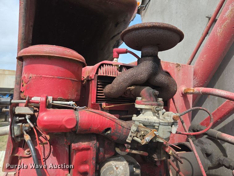 image for item DT4793 1974 Killebrew fertilizer tender trailer