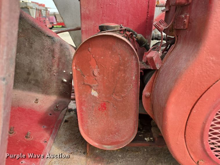 image for item DT4793 1974 Killebrew fertilizer tender trailer