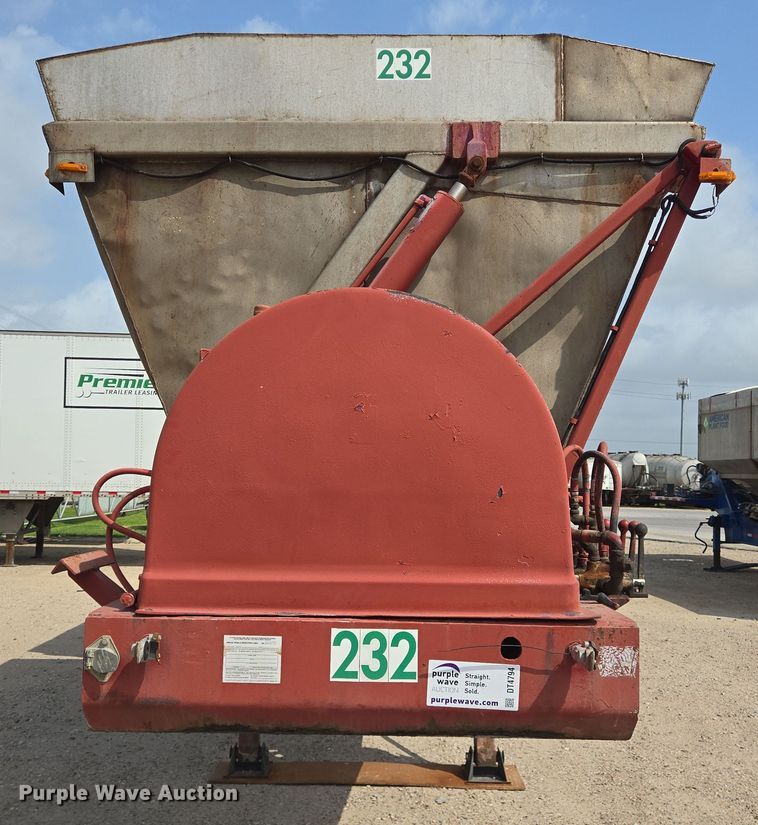 image for item DT4794 1980 Killebrew fertilizer tender trailer