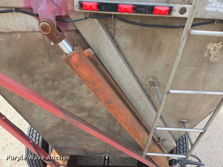 image for item DT4794 1980 Killebrew fertilizer tender trailer