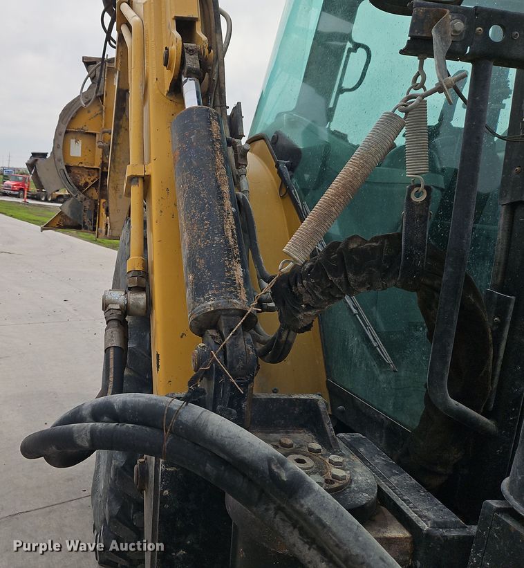 image for item DT7705 2004 Challenger MT525B MFWD tractor