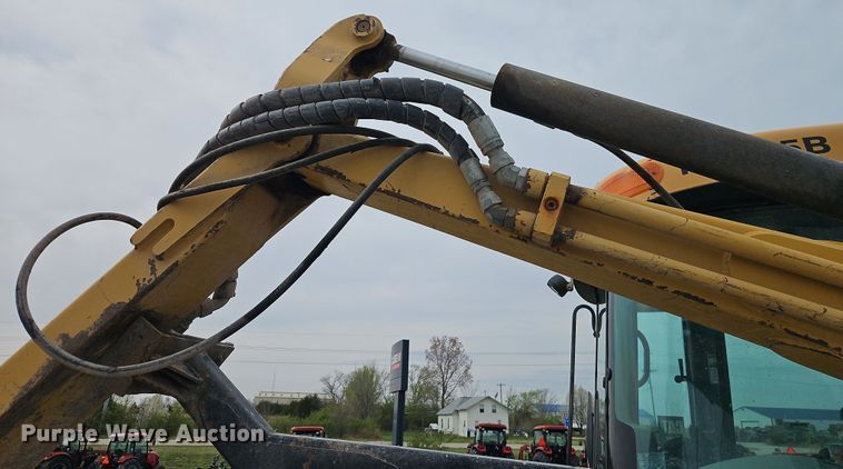 image for item DT7705 2004 Challenger MT525B MFWD tractor