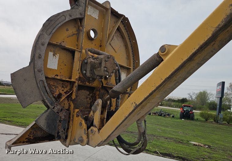 image for item DT7705 2004 Challenger MT525B MFWD tractor
