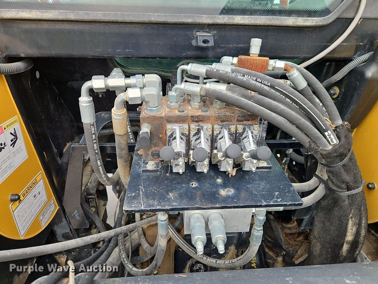 image for item DT7705 2004 Challenger MT525B MFWD tractor