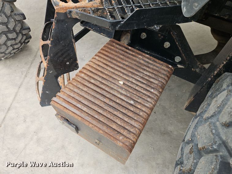 image for item DT7705 2004 Challenger MT525B MFWD tractor