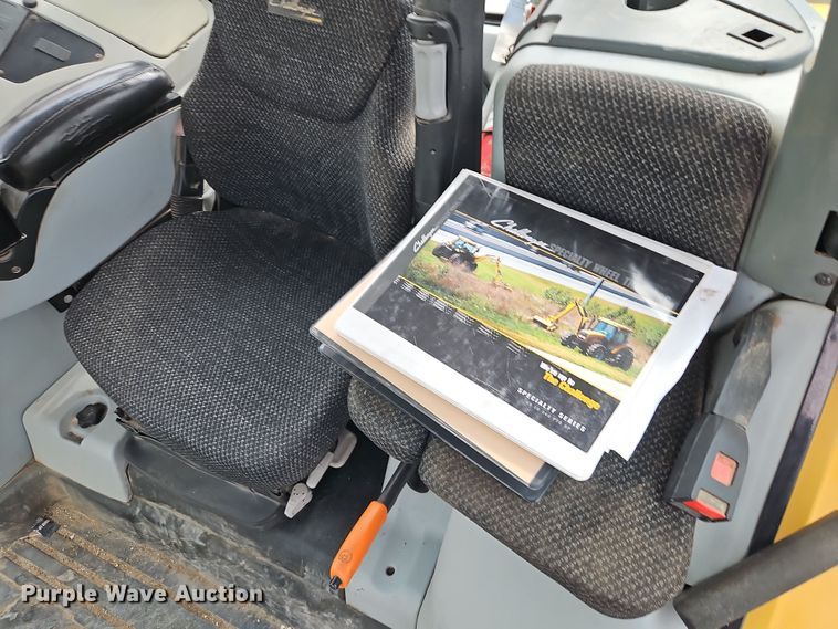 image for item DT7705 2004 Challenger MT525B MFWD tractor