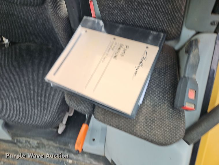 image for item DT7705 2004 Challenger MT525B MFWD tractor