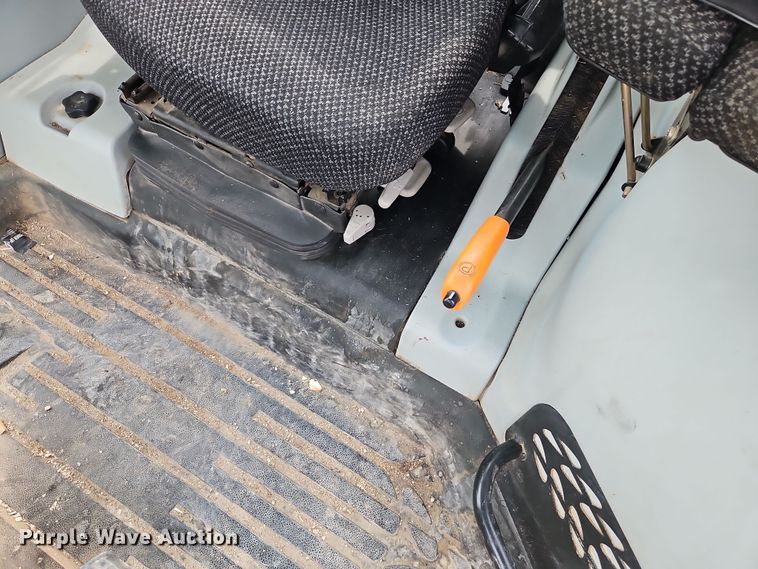 image for item DT7705 2004 Challenger MT525B MFWD tractor