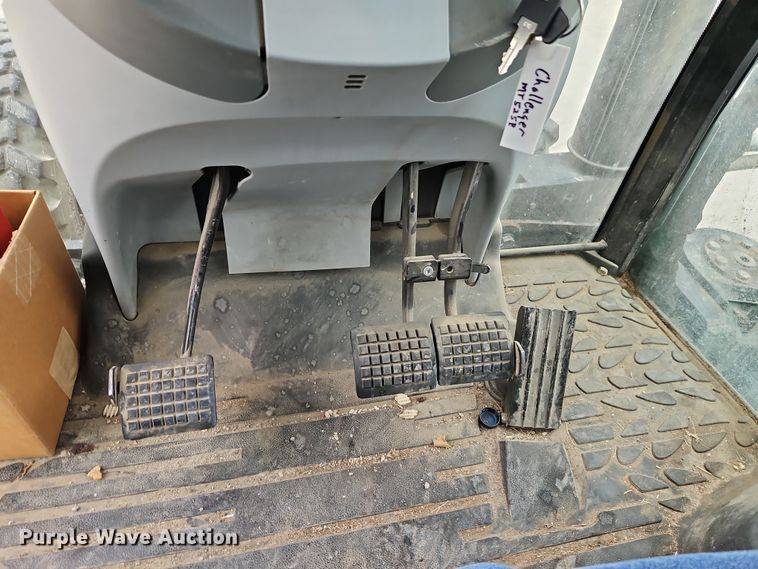 image for item DT7705 2004 Challenger MT525B MFWD tractor