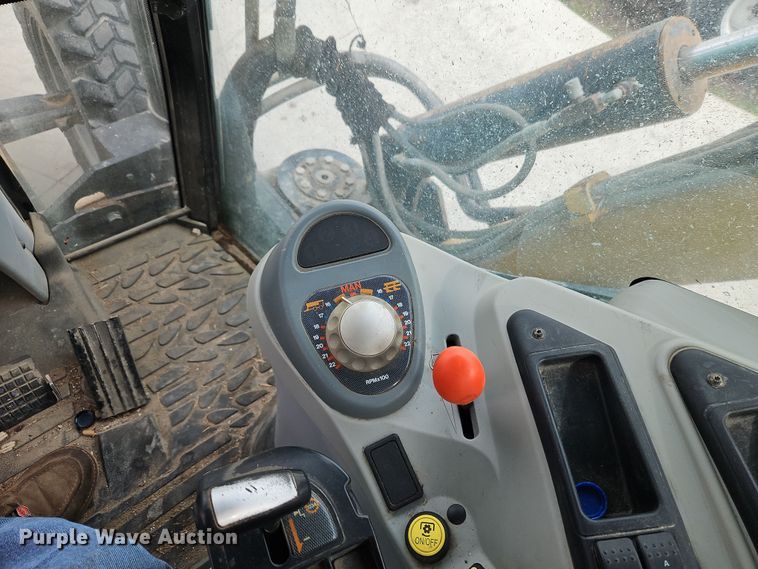 image for item DT7705 2004 Challenger MT525B MFWD tractor