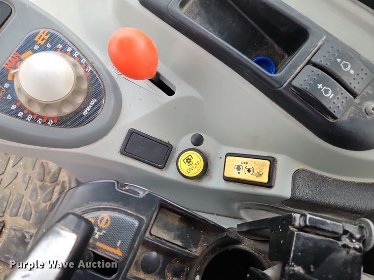 image for item DT7705 2004 Challenger MT525B MFWD tractor