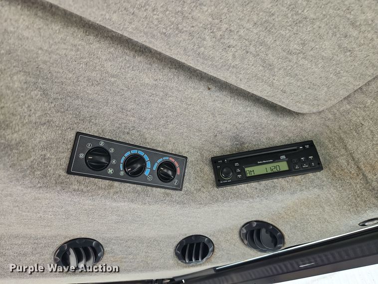 image for item DT7705 2004 Challenger MT525B MFWD tractor