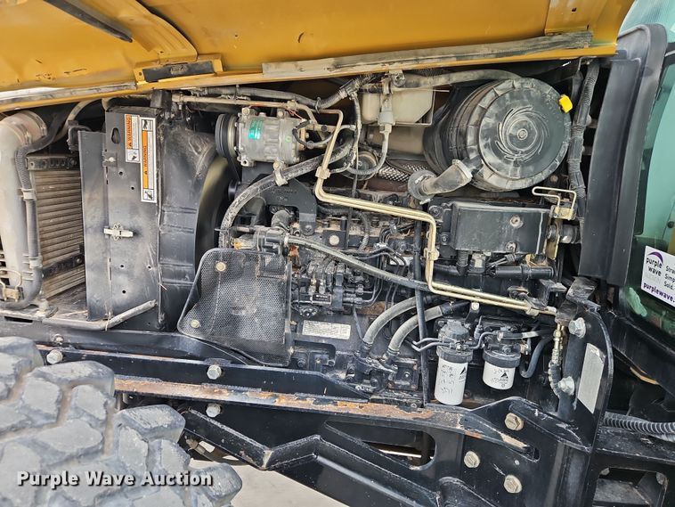 image for item DT7705 2004 Challenger MT525B MFWD tractor