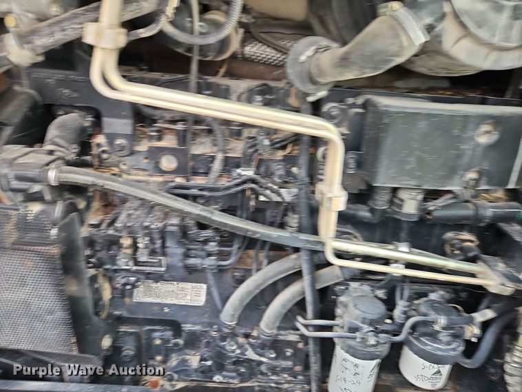 image for item DT7705 2004 Challenger MT525B MFWD tractor