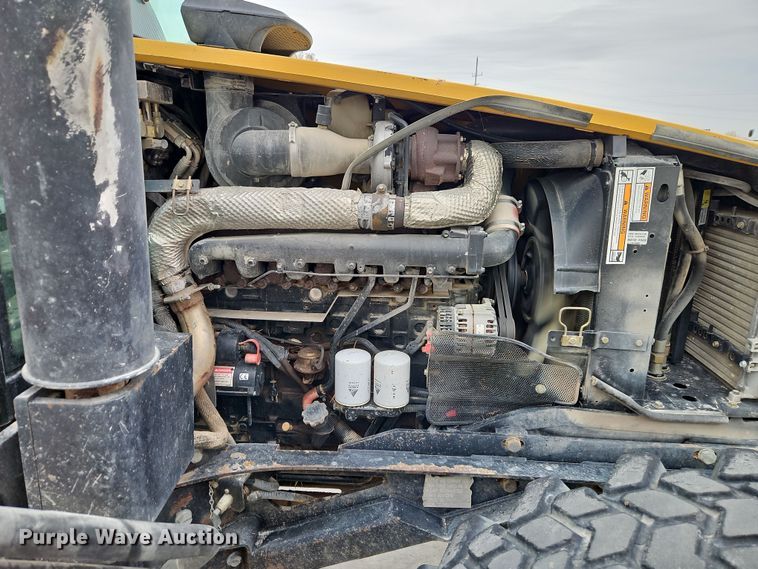 image for item DT7705 2004 Challenger MT525B MFWD tractor