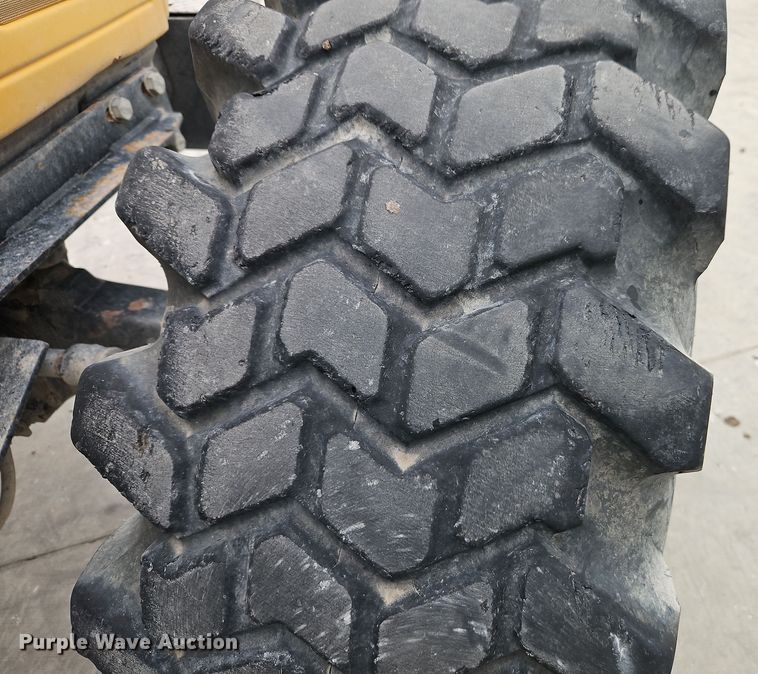 image for item DT7705 2004 Challenger MT525B MFWD tractor