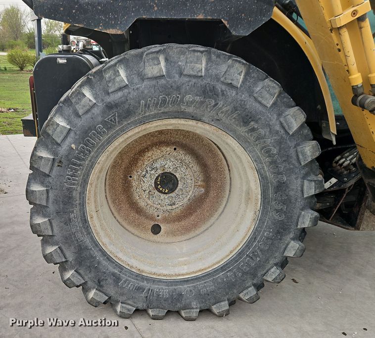 image for item DT7705 2004 Challenger MT525B MFWD tractor