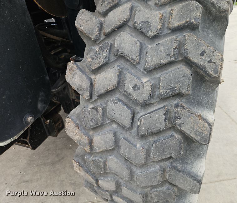 image for item DT7705 2004 Challenger MT525B MFWD tractor