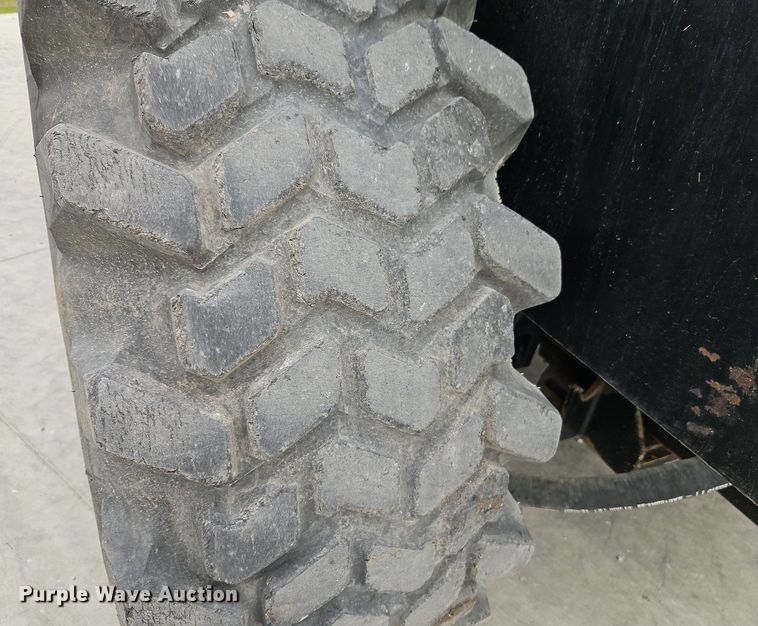 image for item DT7705 2004 Challenger MT525B MFWD tractor