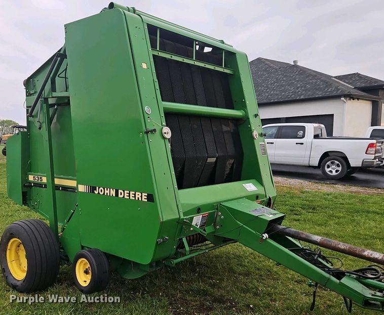 image for item DT7742 1995 John Deere 535 round baler