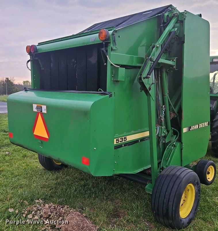 image for item DT7742 1995 John Deere 535 round baler