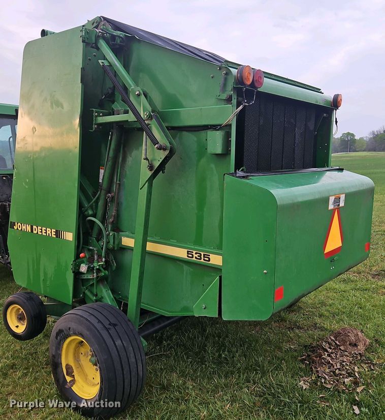 image for item DT7742 1995 John Deere 535 round baler