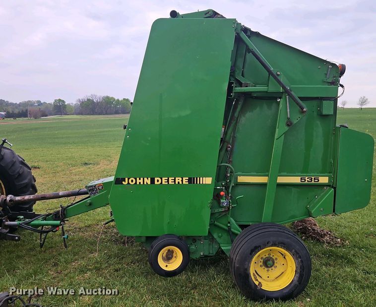 image for item DT7742 1995 John Deere 535 round baler