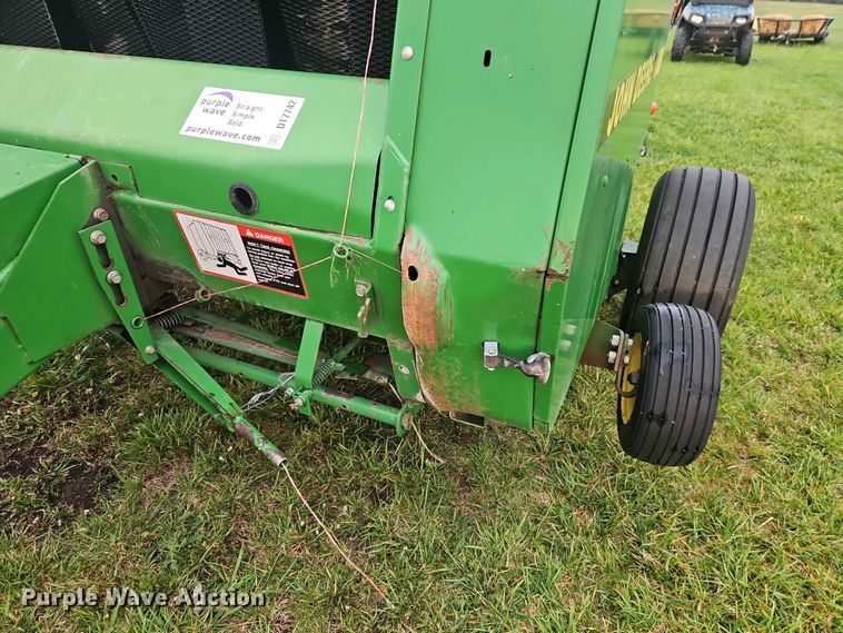 image for item DT7742 1995 John Deere 535 round baler