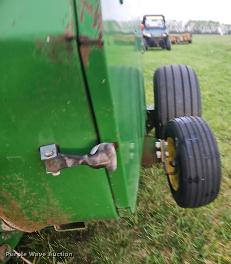 image for item DT7742 1995 John Deere 535 round baler