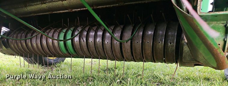 image for item DT7742 1995 John Deere 535 round baler