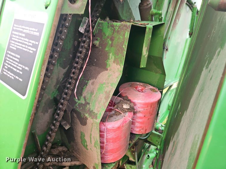image for item DT7742 1995 John Deere 535 round baler