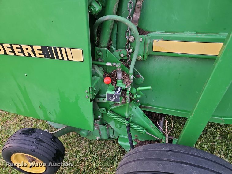 image for item DT7742 1995 John Deere 535 round baler