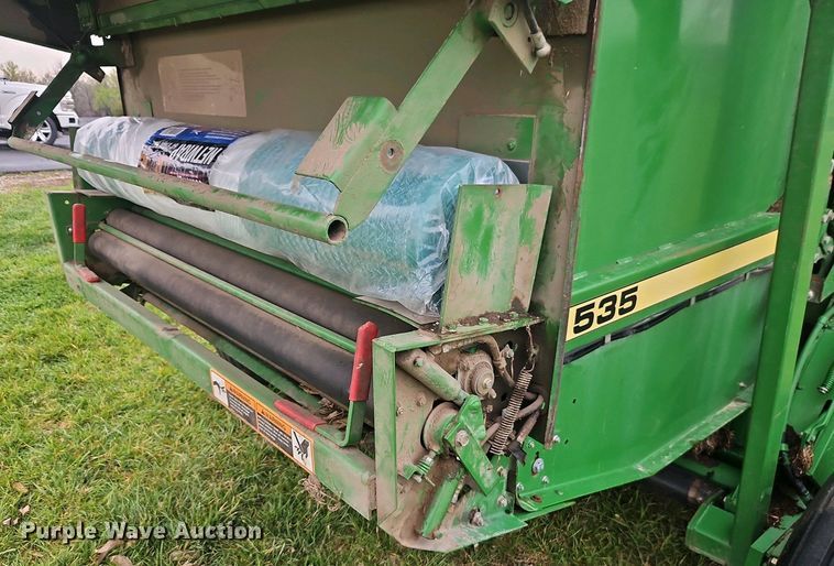 image for item DT7742 1995 John Deere 535 round baler