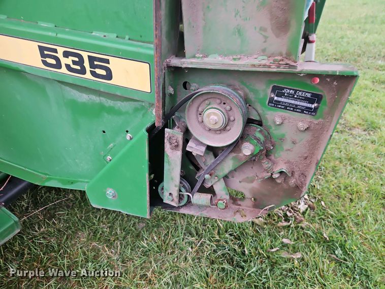 image for item DT7742 1995 John Deere 535 round baler