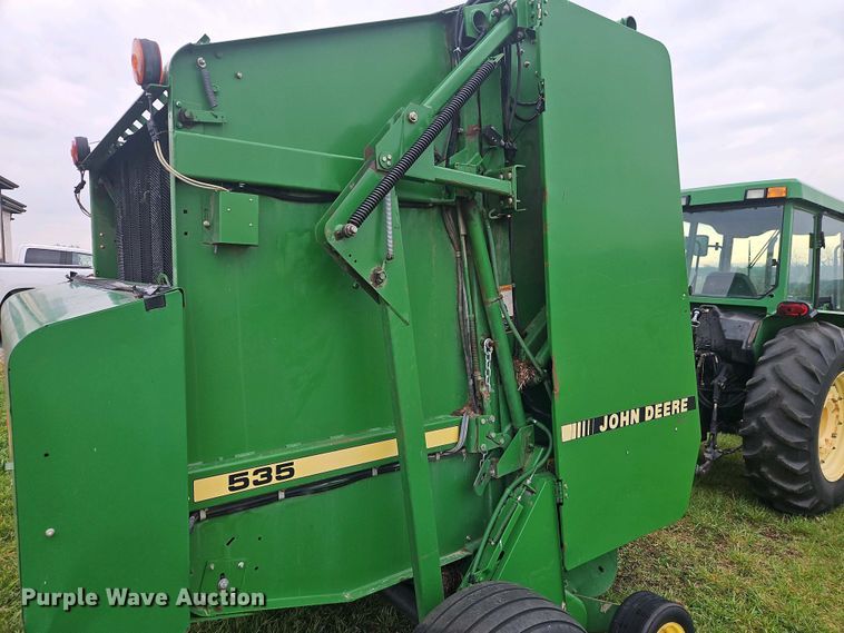 image for item DT7742 1995 John Deere 535 round baler