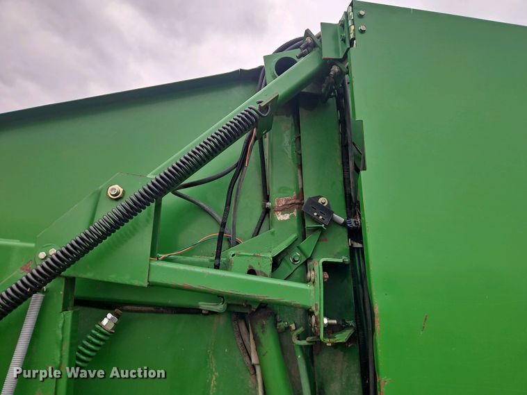 image for item DT7742 1995 John Deere 535 round baler