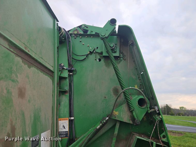 image for item DT7742 1995 John Deere 535 round baler