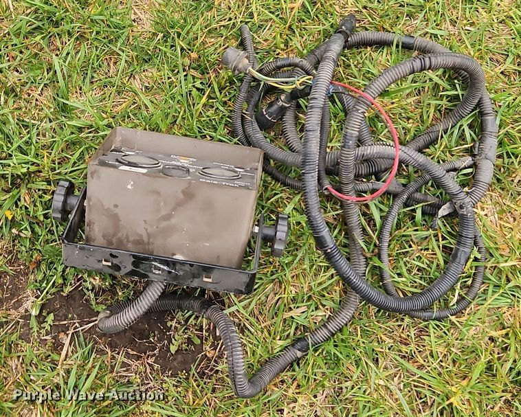 image for item DT7742 1995 John Deere 535 round baler