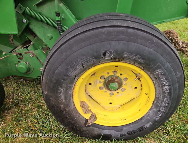 image for item DT7742 1995 John Deere 535 round baler