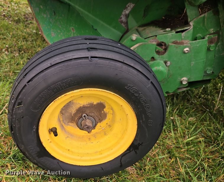 image for item DT7742 1995 John Deere 535 round baler