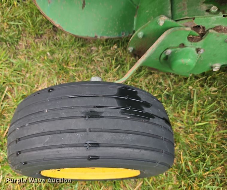 image for item DT7742 1995 John Deere 535 round baler