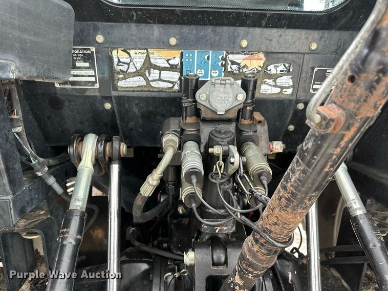 image for item DV0742 1998 Agco Allis  8765 MFWD tractor