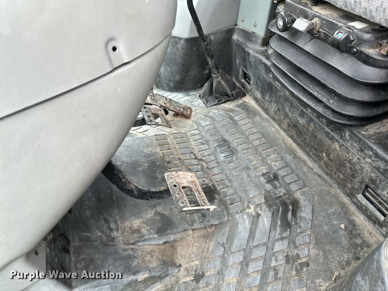 image for item DV0742 1998 Agco Allis  8765 MFWD tractor