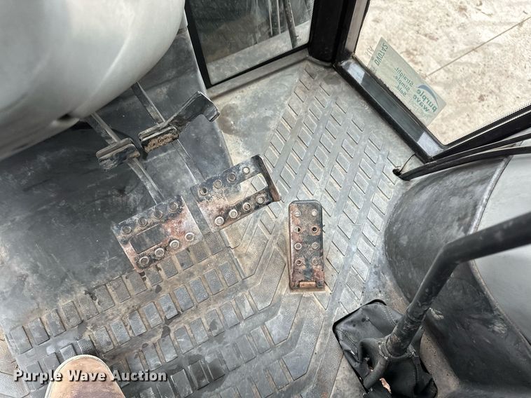 image for item DV0742 1998 Agco Allis  8765 MFWD tractor