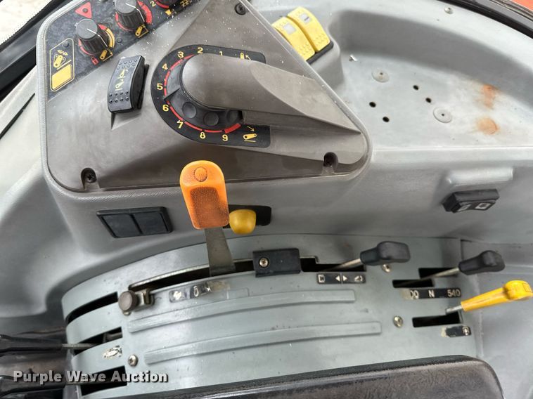 image for item DV0742 1998 Agco Allis  8765 MFWD tractor